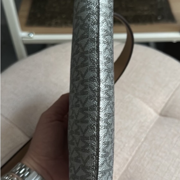 🔸NWT🔸Michael Kors Adjustable Waist belt Bag- silver/grey size S/M - Picture 14 of 15